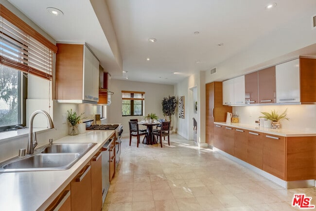Photo - 8788 Shoreham Dr Unit 23