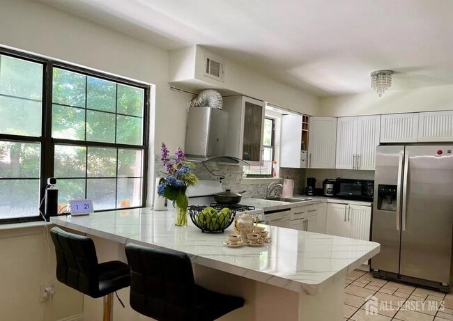 Building Photo - 56 West Side Ave