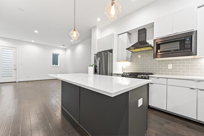 Photo - 5841 Dolores St