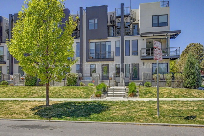 Building Photo - 1753 Julian St