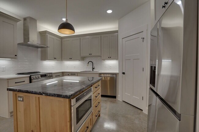 Photo - 108 Cardinal Wds