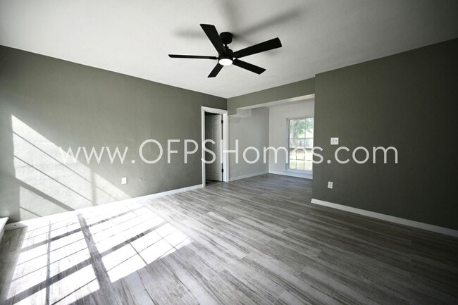 Photo - 131 Adkinson Dr