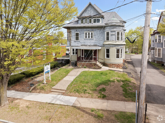 Building Photo - 72 S Main St Rental