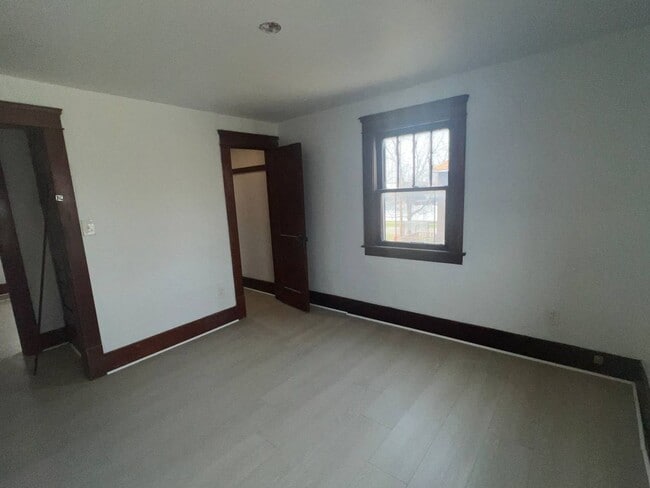 Photo - 1055 W 12th St