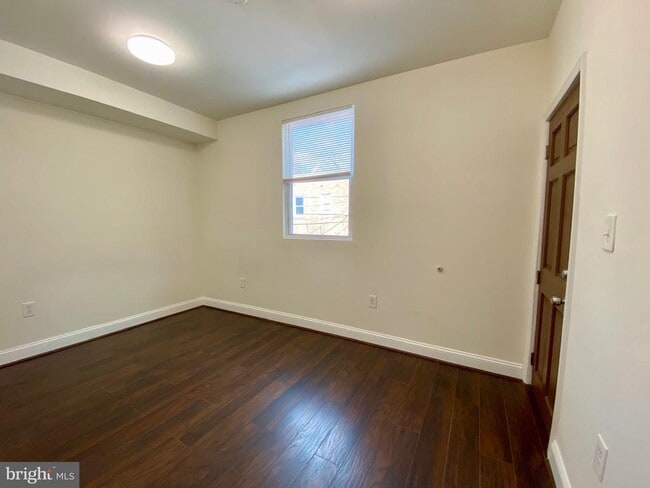 Photo - 1904 M St NE