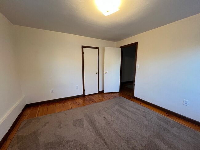 Photo - 111 W Hollis St Unidad 109 Second Fl