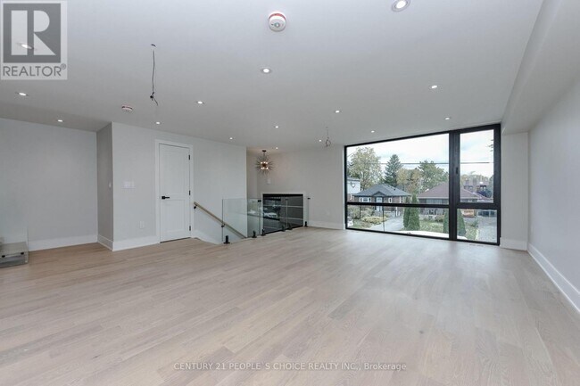 Photo - UPSTAIRS - 90 TWELFTH STREET