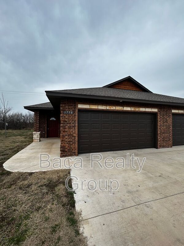 Photo - 1758 Eighty-Niner Ter Casa