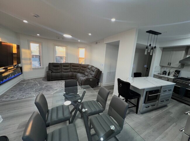 Photo - 18 Dunreath St Unit New 2B 2B Plus Bonus Room