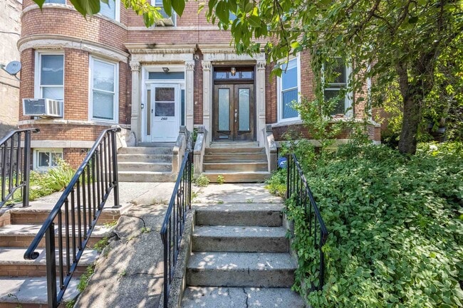 Photo - 258 Woodlawn Ave