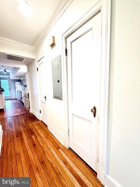 Photo - 1412 A St SE Unit 2