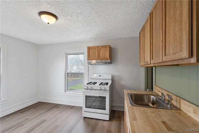 Photo - 409 N 6th St