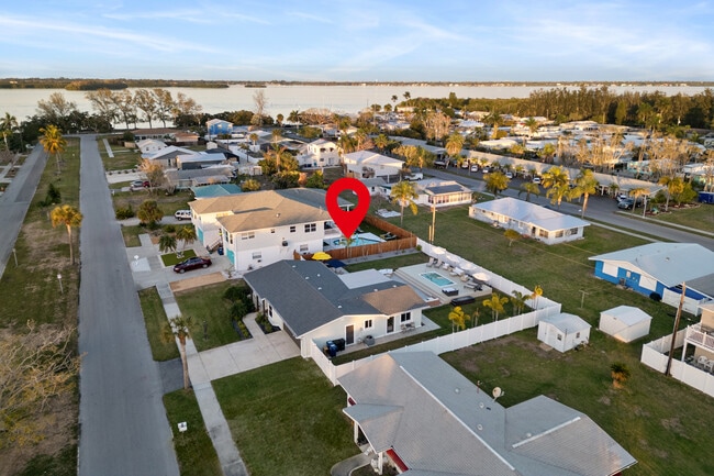 Photo - 3719 118th St W