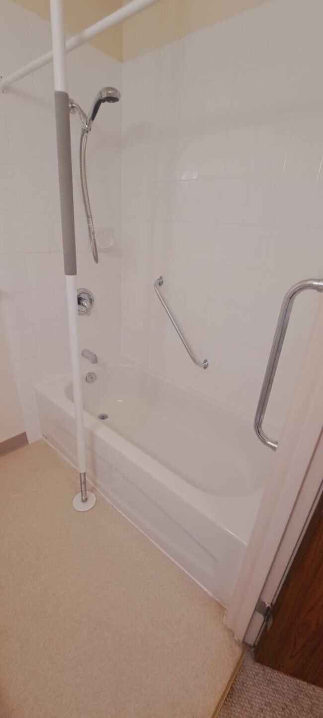 Photo - 13516-102 102 St NW Unit 307