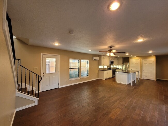 Photo - 2428 Parkview Dr