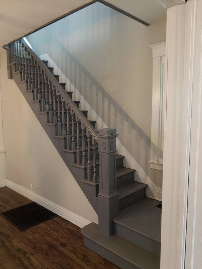 Building Photo - 428 N Zane Hwy