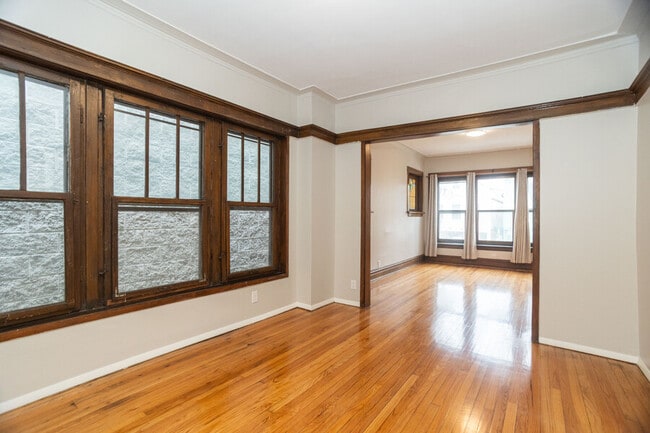 Photo - 2112 W Roscoe St Unit 2F