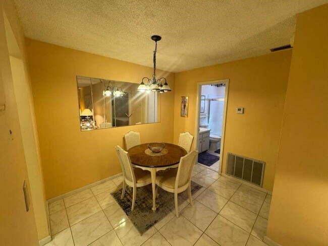 Photo - 348 S Federal Hwy Unidad 7