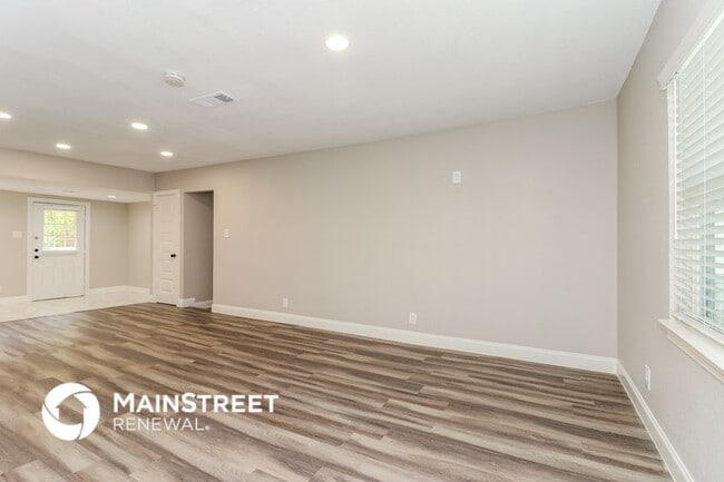 Photo - 1708 Joyce St