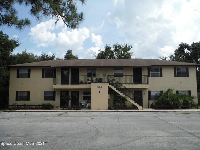 Building Photo - 323 Olmstead Dr Unit 1