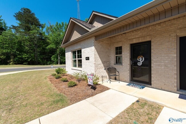 Photo - 400 Ronnie Drive SE