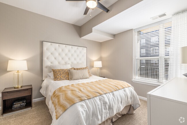 2 habitaciones, 2 baños - 1035 pies cuadrados - Dormitorio - City View at the Highlands