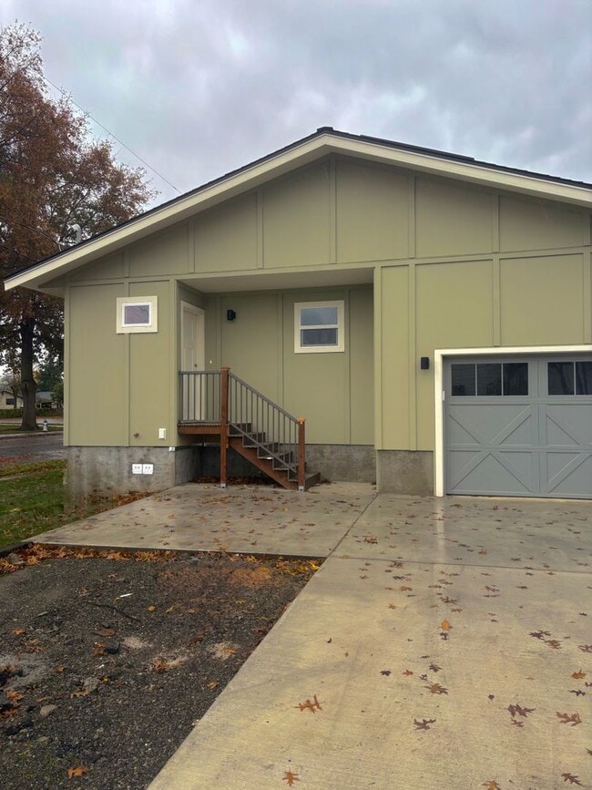 Building Photo - 118 S Harkness St Unit A