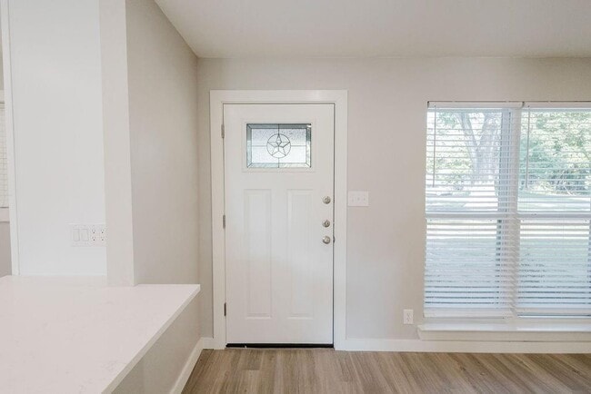 Photo - 501 Oakley Ct