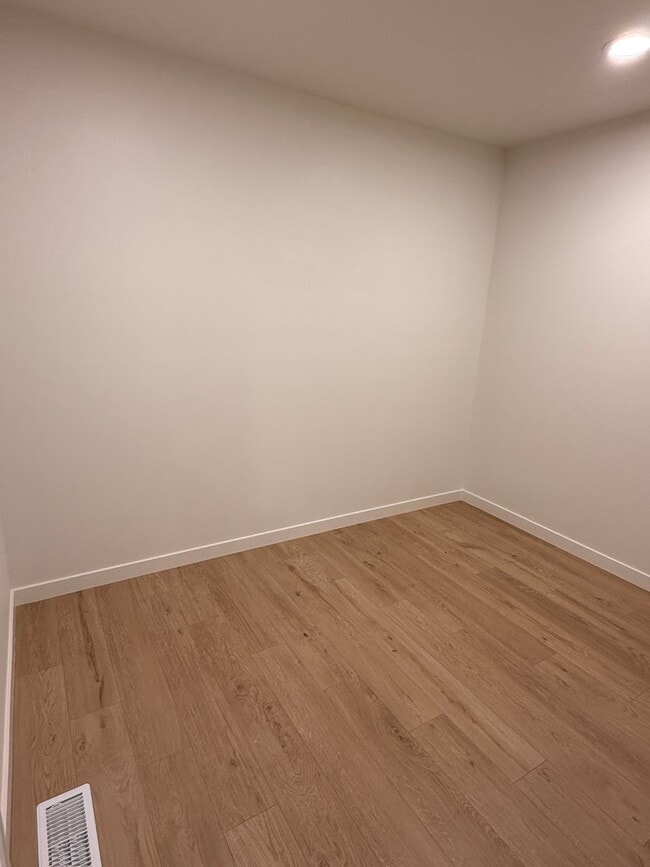 Photo - 104 Forton St