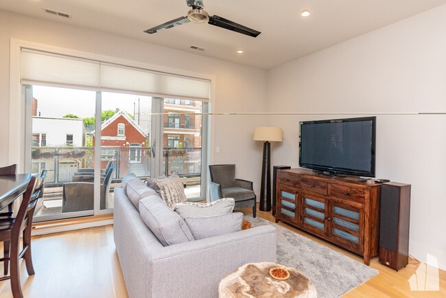 3049 N Clybourn Ave Unit 4 bed condo