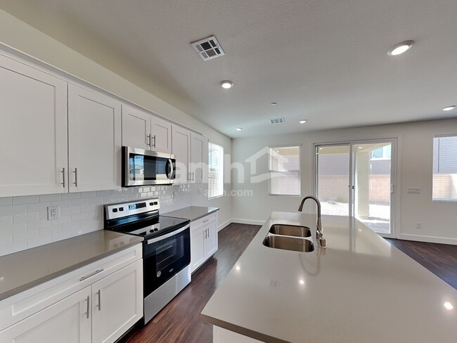 Photo - 126 Charmante Tulip Lane