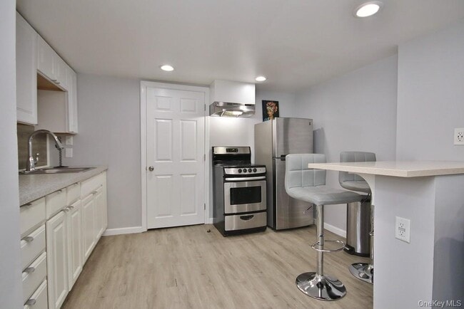 Building Photo - 208 Myrtle Ave Unit 1 Rental