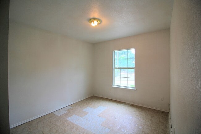 Photo - Cute 3 Bedroom, 1 Bath Close to Downtown San Antonio.