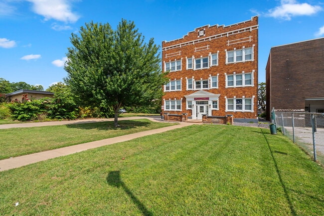 Building Photo - 527 E Walnut St Unit 203