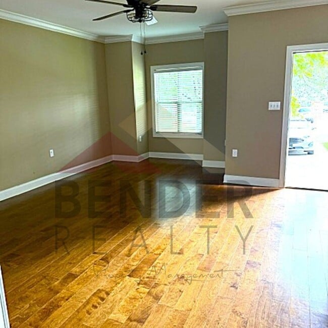 Photo - **REDUCED** TOWNHOME IN THE CITY