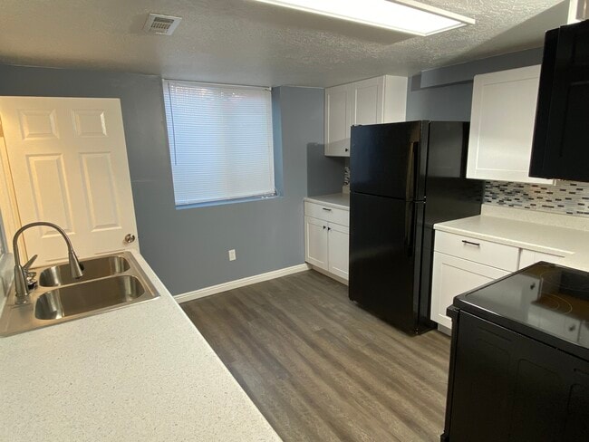 Building Photo - Orem House Unit Basement 950B