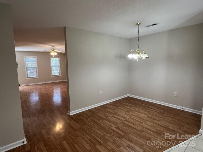 Photo - 128 Locomotive Ln