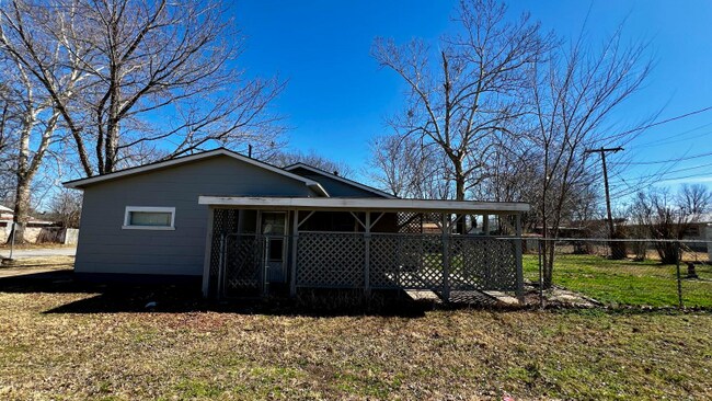 Photo - 1608 Glennen Dr