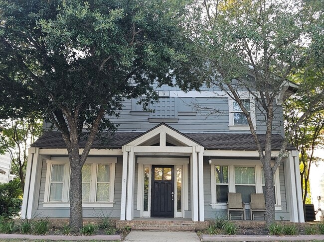 Front Exterior - 1725 Harvey Mitchell Pkwy S Unit 911 Rental