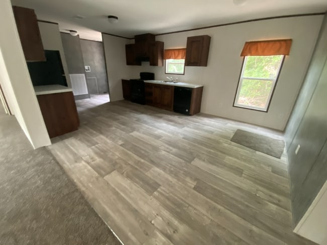 Photo - 208 Dawn Ave