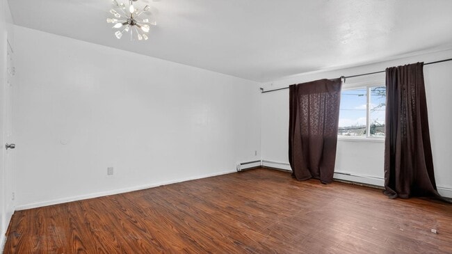 Photo - 1102 E 233rd St