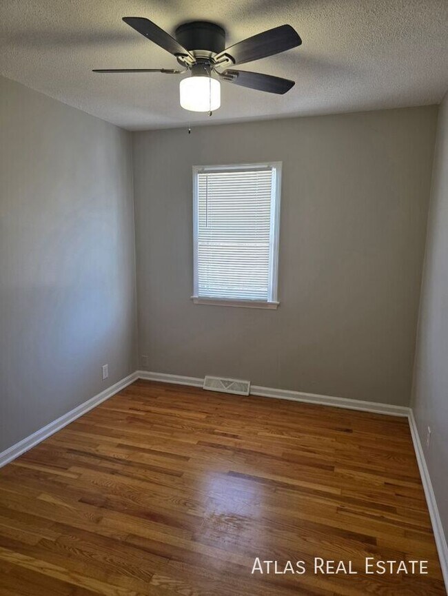 Photo - 2841 N 64 St