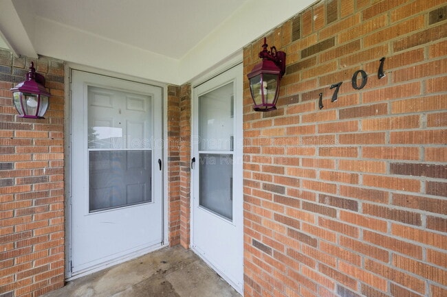 Photo - 1701 W Elm St