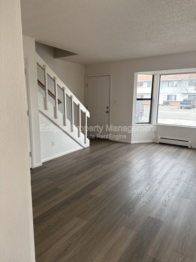 Photo - 3247 Main St