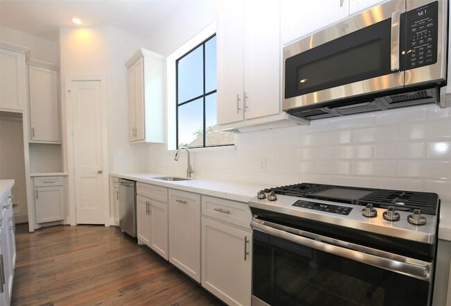 Photo - 816 W 22nd St