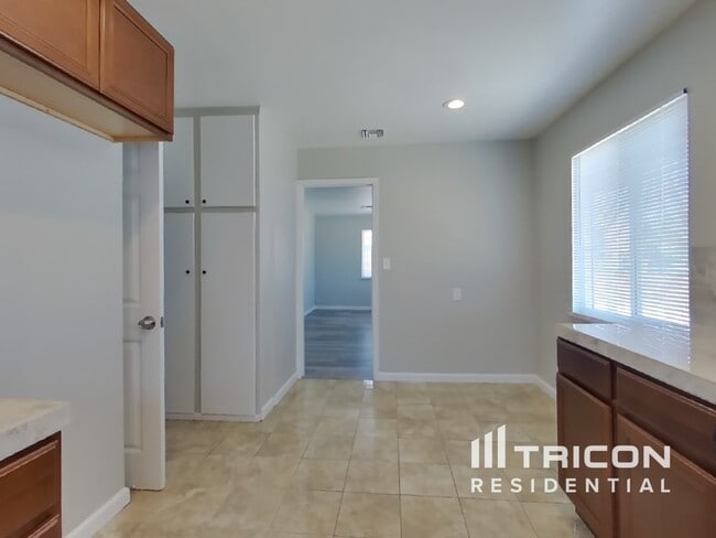 Photo - 1126 W Ovington St