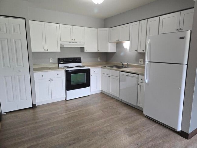 Photo - 348-356 E Marquette St