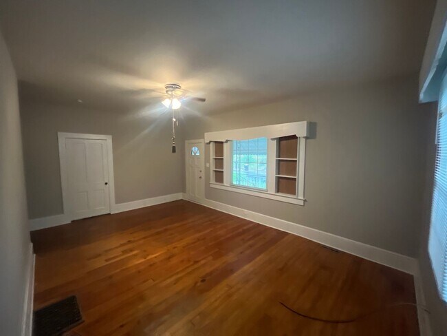 Photo - 2 Bedrooms, 1 Bathroom - House in South Rome!