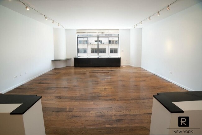Building Photo - 525 E 80th St Unit 7-D