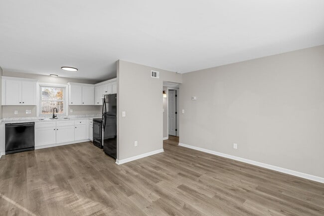 Photo - Maple Court Apartments